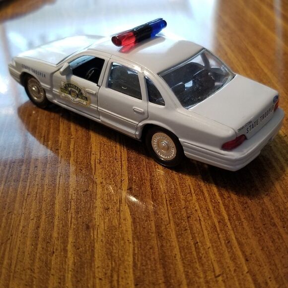 Kansas Highway Patrol Road Champs die cast police car 1:43 scale - Picture 7 of 11